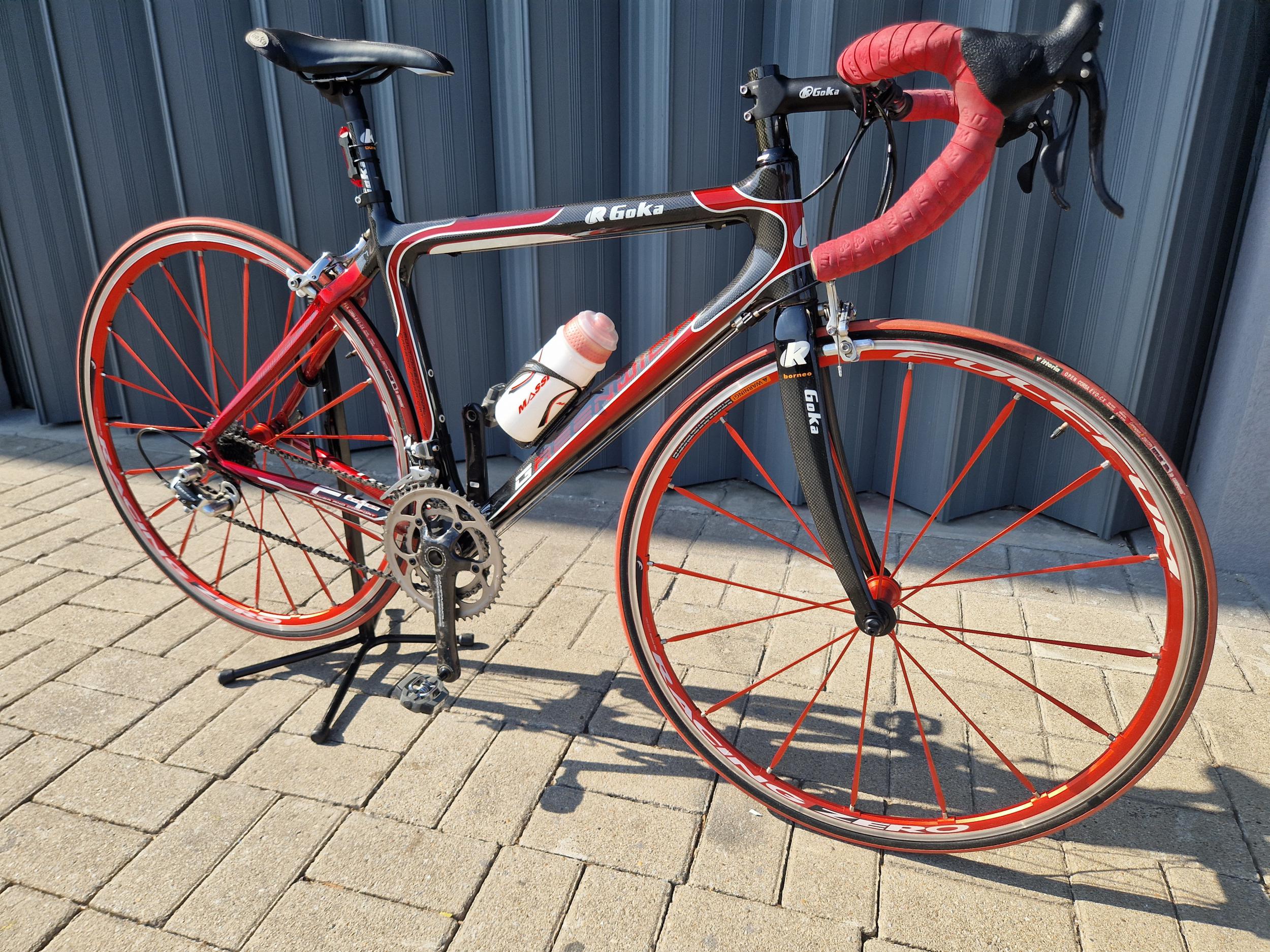 Bicicleta de estrada Goka em Carbono, rodas fulcrum racing zero